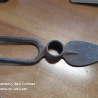 Antico strumento ferreo da lavoro