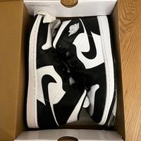 Nike Air Jordan 1 Mid bianche e nere