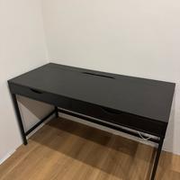 Scrivania nera Ikea