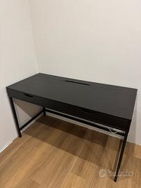 Scrivania nera Ikea
