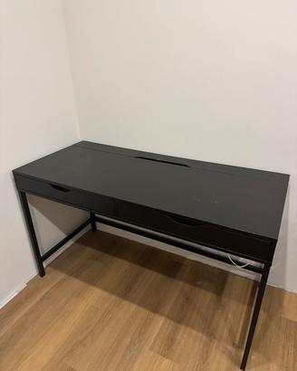 Scrivania nera Ikea