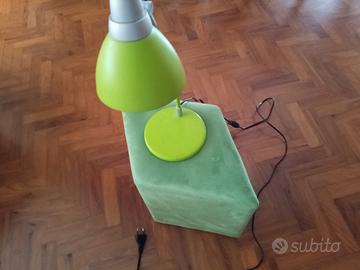 sgabello e lampada 