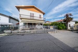VILLA SINGOLA A SUZZARA