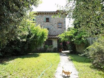 Rustico / Casale di 150 m² con 5 locali a Camaiore