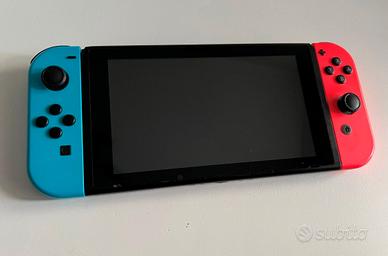 Nintendo Switch con vari giochi