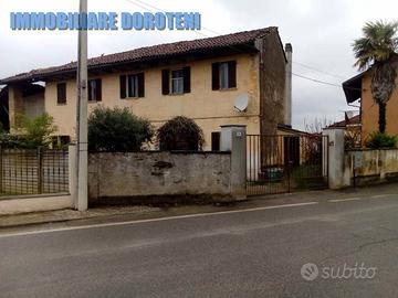 Cascina abitabile in paese