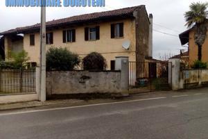 Cascina abitabile in paese