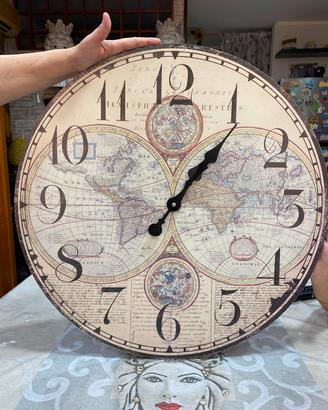 Grande orologio da parete vintage con mappamondo..