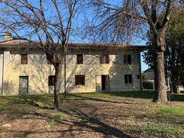 Casa friulana da valorizzare con 600 mq di giar...