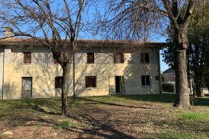 Casa friulana da valorizzare con 600 mq di giar...
