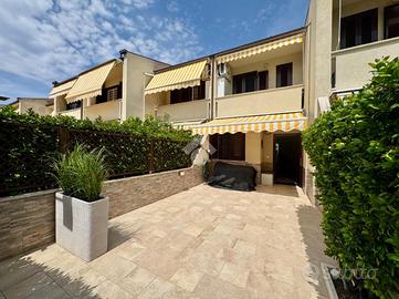 VILLA A SCHIERA A SABAUDIA