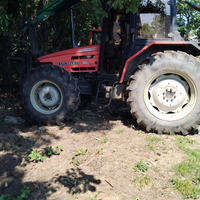 Trattore agricolo con rimorchio motrice e gru per