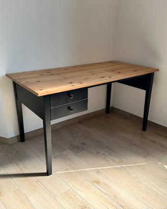 Scrivania in legno
