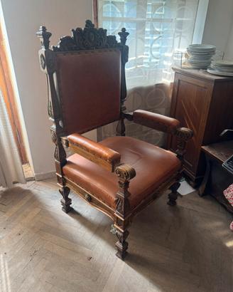 Antica poltrona  sedia trono