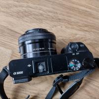 Sony Alpha 6000 con obiettivo originale