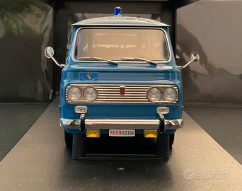Modellino 1/18 Fiat 850 familiare Polizia 1970