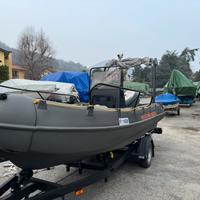 Imbarcazione in polietilene Whaly 500 R