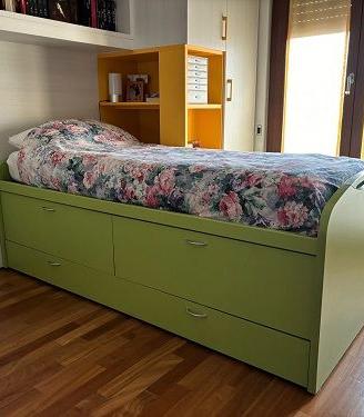 LETTO SINGOLO ATTREZZATO