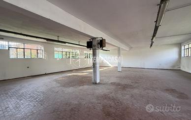 MAGAZZINO INDIPENDENTE CON GIARDINO