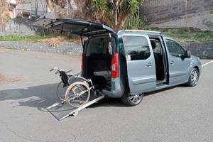 Peugeot Partner Pianale ribassato con rampa disabi