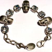 Braccialetto con tre teschi e sei cristalli