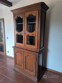 Credenza cristalliera in noce