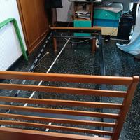 Lettino singolo con rete a doghe 