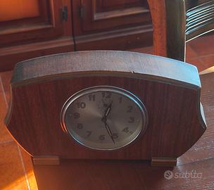 Orologio in legno da comodino