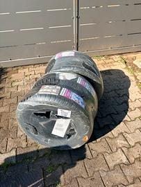 Pneumatici nuovi 215/65r/15c 104/102T