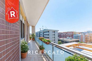 Appartamento di 250 m² con più di 5 locali e box a