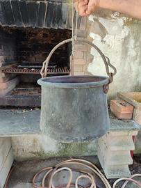 Pentola antica in rame