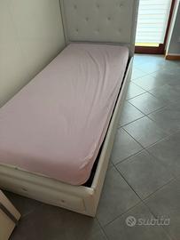 Letto singolo con matterasso