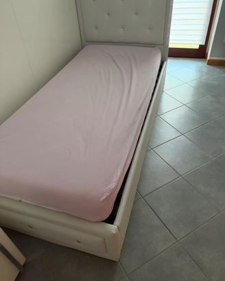 Letto singolo con matterasso