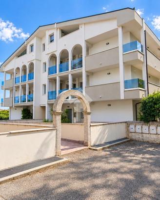 3 LOCALI A FRANCAVILLA AL MARE