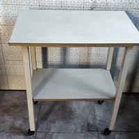 Tavolino con ruote