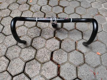 Manubrio e pipa bici da corsa
