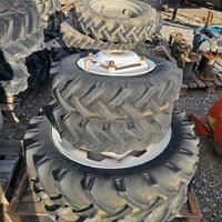 Set gomme strette con cerchi e flange