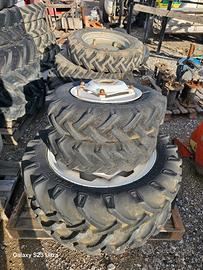 Set gomme strette con cerchi e flange