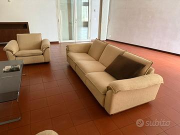 Set salotto: divano 3 posti + 2 poltrone