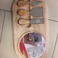 Tagliere con coltelli