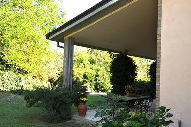Villa di 450 m² con più di 5 locali e box auto a I