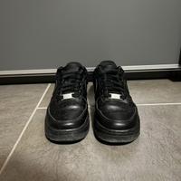 Scarpe nike nere.