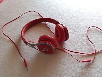 Cuffie BEATS EP usate con supporto incluso.