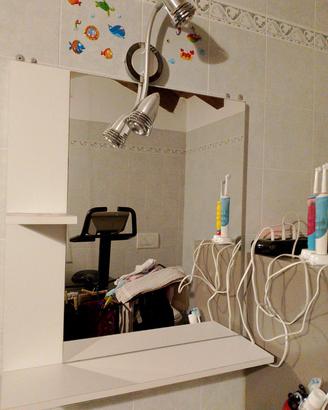 specchio con mensola +faretti