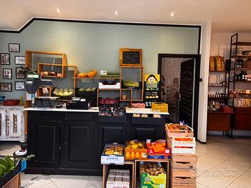 Attività fruttivendolo avviata con cucina e sala