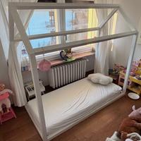 Lettino montessori a casetta bianco