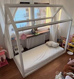 Lettino montessori a casetta bianco