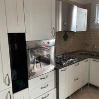 Cucina in buone condizioni + forno + lavastoviglie