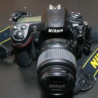 Macchina Fotografica Nikon D300 con obiettivo