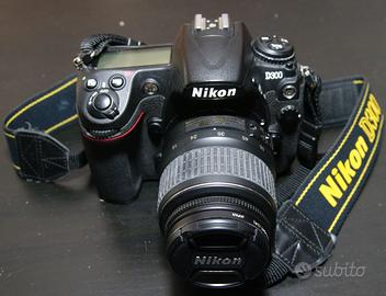 Macchina Fotografica Nikon D300 con obiettivo